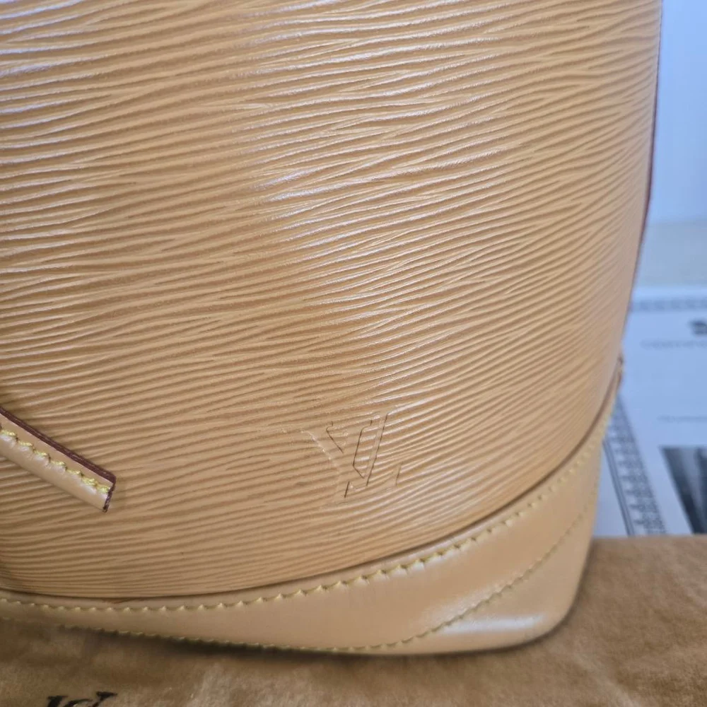 Women's Louis Vuitton Sable Tan Epi Leather Noe Shoulder Bag w/ COA & Dustbag